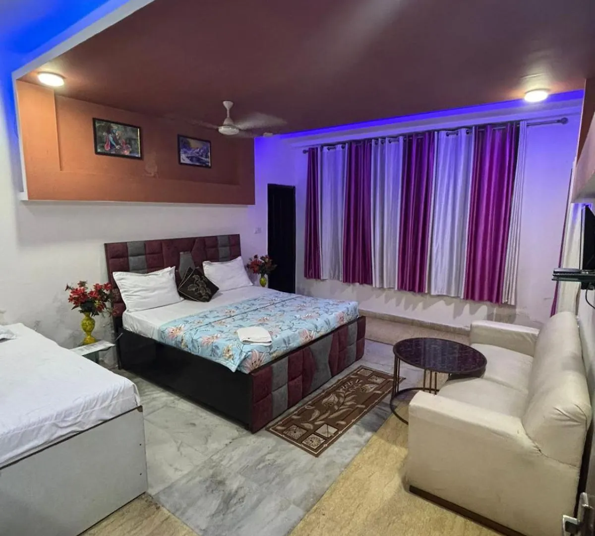 Star Inn Delhi  Guest house